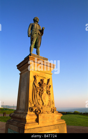 England, North Yorkshire, Whitby, Captain Cook Statue Stockfoto