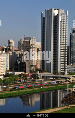 Skyline um Pinheiros Fluss Sao Paulo Brasilien Stockfoto