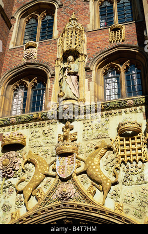 England, Cambridgeshire, Cambridge, St. John's College, Eingangstor, Wappen von Lady Margaret Beaufort Stockfoto