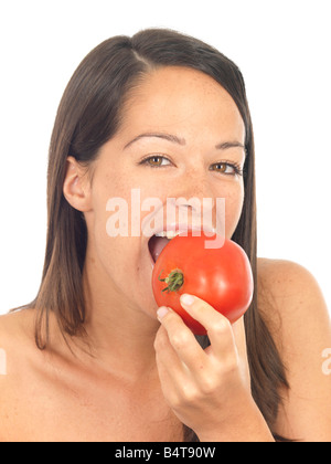 Junge Frau essen Rindfleisch-Tomaten-Modell veröffentlicht Stockfoto