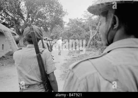 Ein großes Gebiet von Ost-Pakistan Gebiet ist unter der Kontrolle von Bangladesch Freiheitskämpfer. Diese Bilder enstanden auf Patrouille mit einer operativen Einheit, deren Lager im Dschungel gleich hinter der Grenze zu Indien ist. Stockfoto