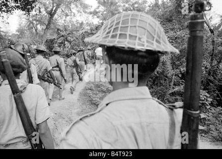 Ein großes Gebiet von Ost-Pakistan Gebiet ist unter der Kontrolle von Bangladesch Freiheitskämpfer. Diese Bilder enstanden auf Patrouille mit einer operativen Einheit, deren Lager im Dschungel gleich hinter der Grenze zu Indien ist. Stockfoto