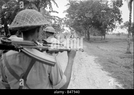 Ein großes Gebiet von Ost-Pakistan Gebiet ist unter der Kontrolle von Bangladesch Freiheitskämpfer. Diese Bilder enstanden auf Patrouille mit einer operativen Einheit, deren Lager im Dschungel gleich hinter der Grenze zu Indien ist. Stockfoto