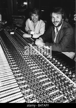 Benny und Björn Mitglieder der Popgruppe Abba Oktober 1998 sind in ihrem Tonstudio abgebildet, die sie als die besten der Welt, die sie gerade aus ihrem neuesten Album Super Trouper beendet hatte bewerten Stockfoto