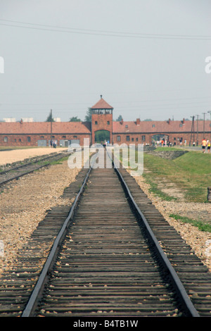 Die Eisenbahn, die durch Auschwitz läuft Stockfoto