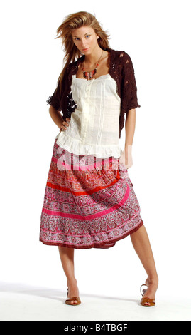 Gypsy Mode Januar 2005 Modell Henrietta mit rosa print Rock Spitze Weste Stockfoto