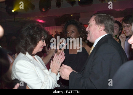 Amicus Einheitspartei Manchester The Midland Hotel Labour Party Conference 2006 stellvertretender Premierminister John Prescott und seine Pauline haben einen Tanz Bild Ian Vogler Stockfoto