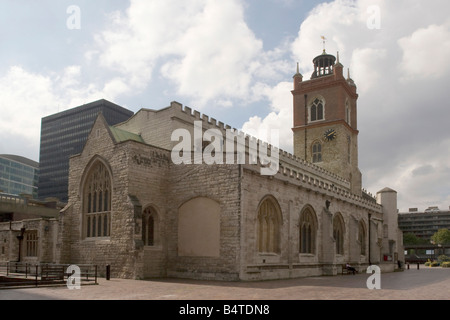 Außen an der Kirche St Giles ohne Predigten in der Barbican City of London GB UK Stockfoto