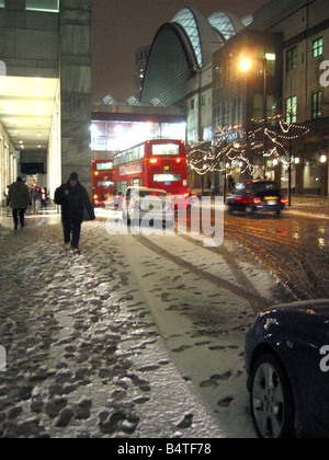 Die Schnee-Sturm-Hits London Mittwoch 28. Januar Londoner s versucht, heute Abend als der Schneesturm behindert Verkehr heute Abend in central London Bild Duncan Lovett Mirrorpix mit nach Hause Stockfoto