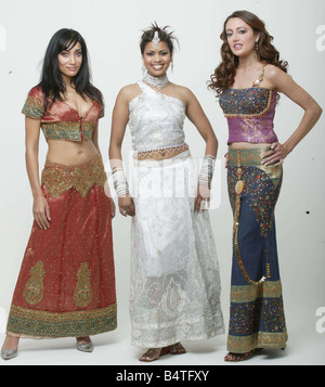 Bollywood-Funktion Mai 2004 SOFIA HAYAT RIVONA ESSOP HEIDI MUMFORD Wearing indischen Stil Kleidung Mode Kleidung Stockfoto