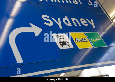 Wegweiser am Flughafen Sydney Australien Stockfoto