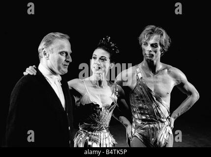 Rudolf Nureyev und Margot Fonteyn gesehen hier in der Probe des Royal Ballet Unterhaltung Tanz Ballet Juni 1964 der 1960er Jahre Mirrorpix 1964 1397 3a jpg Stockfoto
