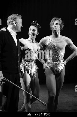 Rudolf Nureyev und Margot Fonteyn gesehen hier in der Probe des Royal Ballet Unterhaltung Tanz Ballet Juni 1964 der 1960er Jahre Mirrorpix 1964 1397 6a jpg Stockfoto