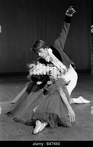 Rudolf Nureyev und Margot Fonteyn gesehen hier während der Presse-Aufruf für die königlichen Ballets neueste Produktion Marguerite und Armand Stockfoto