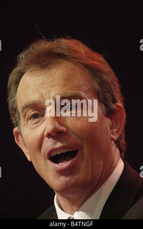 Labour Party Konferenz Oktober 2002 Blackpool Tony Blair PM Premierminister Grundsatzrede Politik Portrait sprechen Mund weit zu öffnen Stockfoto