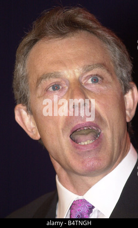 Labour Party Konferenz Oktober 2002 Blackpool Tony Blair PM Premierminister Grundsatzrede Politik Portrait sprechen Mund weit zu öffnen Stockfoto