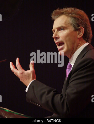 Labour Party Conference Oktober 2002 Blackpool Tony Blair Premierminister Uhr Keynote-Speech Politik Portrait sprechen Stand am Podium Gesten mit Hand Stockfoto