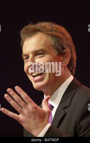 Labour Party Conference Oktober 2002 Blackpool Tony Blair Premierminister Uhr Keynote-Speech Politik Portrait sprechen lächelnd Hand Stockfoto