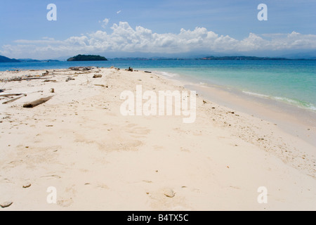 Der Strand auf Pulau Mamutik Tunku Abdul Rahman Nationalpark Nr. Kota Kinabalu Sabah Malaysia Stockfoto