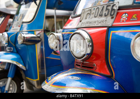 Asiatische Transportfahrzeug ein Auto Rickshaw a dreirädrigen Tuk-Tuk Rikscha oder Auto Rick, Autorick oder Tuc Tuc Bangkok, Thailand Stockfoto