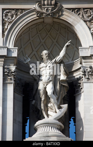 Skulptur von Neptun 10 Trinity Square Tower Hill-London Stockfoto