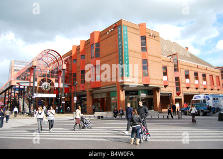 Harlekin-Theater und Kino, High Street, Redhill, Surrey, England, Vereinigtes Königreich Stockfoto