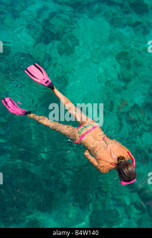 Schnorcheln auf Korallen im seichten Wasser Mabul Island Sabah Malaysia Stockfoto