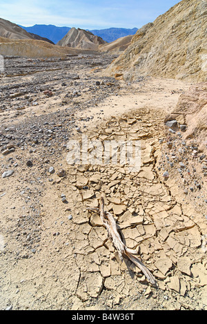 Trockene und rissige Erde in Zabriskie Point Bereich des Death Valley Stockfoto