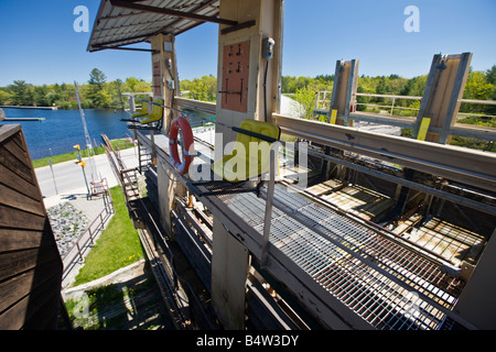 Neue Marine Railway (erbaut 1977) im Schloss 44, Big Chute Marine Railway, große Rutsche entlang des Trent-Severn Waterway Stockfoto