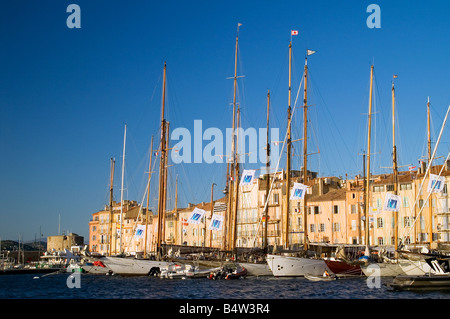 Der alte Hafen von St Tropez während Les Voiles de St. Tropez 2008 Stockfoto