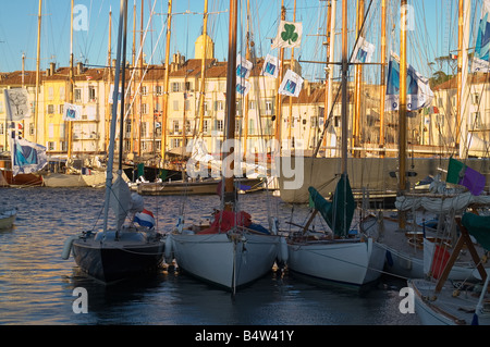 Der alte Hafen von St Tropez während Les Voiles de St. Tropez 2008 Stockfoto