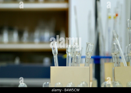 Laborgeräte zum Testen von Produkten Stockfoto