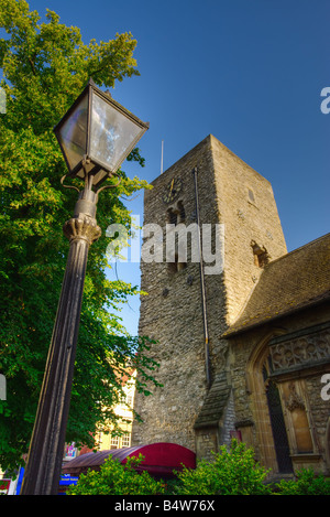 Sächsische Turm von St. Michael an der North Gate Church, Cornmarket, Oxford, England, UK (Portraitversion) Stockfoto