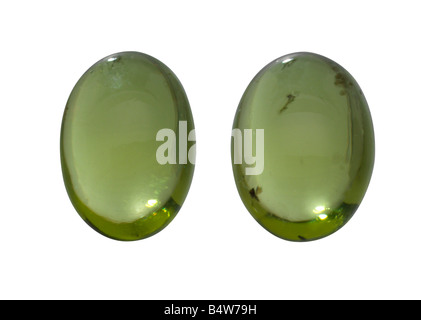 Zwei Peridot Cabouchon Edelsteine Stockfoto