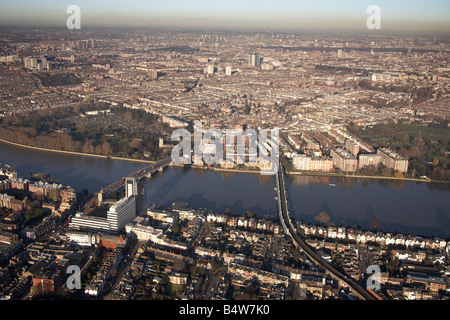 Luftbild Norden östlich der s-Bahn beherbergt Putney Bridge River Thames Bischof s Park Fulham Parsons Green London SW15 SW6 England Stockfoto