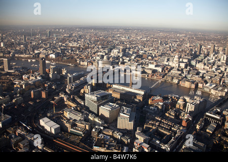 Luftbild Norden westlich von Fluß Themse Blackfriars Brücke Eisenbahnbrücke Eisenbahn Linien Tate Modern Gallery Hochhäuser Southwar Stockfoto