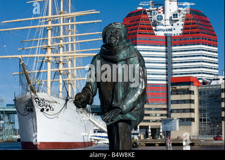 Statue von Evert Axel Taube am Lilla Bommen Hafengebiet von Göteborg in Västergötland Schweden Stockfoto