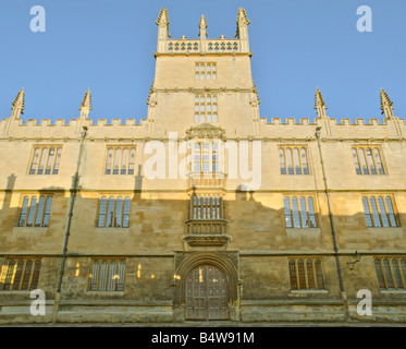 Eingang zum Libray Bodleian, Oxford University, England, Vereinigtes Königreich (Landschaftsversion) Stockfoto