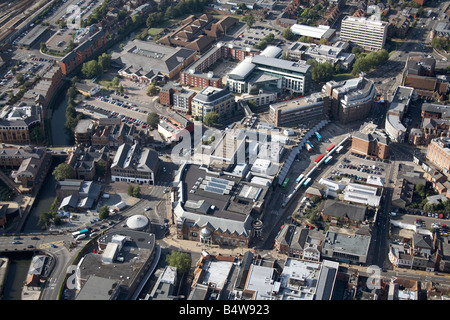 Luftbild Norden westlich von Guildford Stadtzentrum Onslow Street North Street kommerzielle Straße Fluss Wey Surrey GU1 England UK Stockfoto