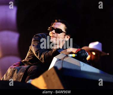 INXS australisches Supergroup INXS als Headliner der Musik In The Bay Fesival in Cardiff Bild zeigt Frontmann und Lead-Sänger Michael Hutchence 14. Juni 1997 Western Mail und Echo Copyright Bild Stockfoto