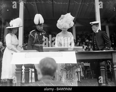 König George V Queen Mary Princess Mary und dem Prinzen von Wales hier gesehen, während eine königliche Besuch in Aberystwyth Juli 1911 1910er Jahre Daily Mirror Stockfoto