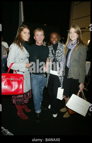 London Fashion Week September 2003 23 9 03 Austin Hargrave London Fashion Week 3Style mit Designer Jasper Conran hinter den Kulissen bei seiner show Stockfoto