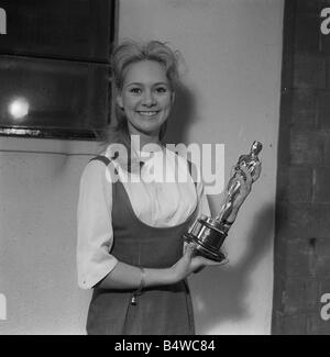 Fransesca Annis Schauspielerin abgebildet in Elstree Studio 18 2 99 Q1703 Box 30 britische Schauspielerin Francesca Annis, die zum Ruhm als Lady Macbeth in Roman Polanski s 1971 Adaption von Shakespeares Macbeth leider dieses Bild geschossen am nächsten kam wurde, gewann einen Oscar Y2K Fame dtgu2 Stockfoto