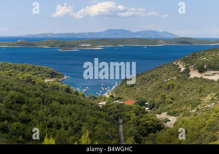 Blick auf die Pakleni Inseln und Fischerei Hafen von Vira aus Hvar Kroatien Stockfoto