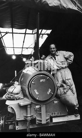 Donald Campbell Geschwindigkeits-Weltrekord auf Land und Wasser neben das Boot bluebird Stockfoto