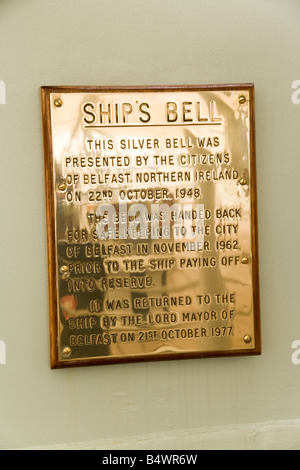 Schiffe der Glocke auf HMS Belfast schwimmendes Museum an der Themse, London festgemacht Stockfoto