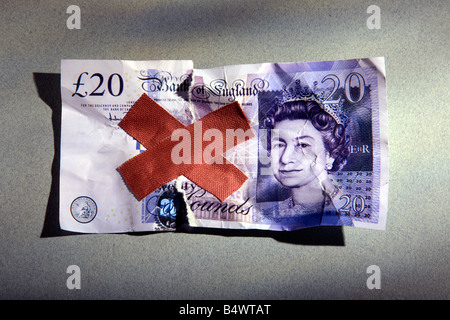 Zerrissene £20 britischen Banknote mit Pflaster. Stockfoto