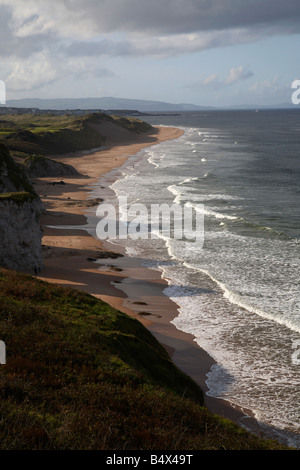 weiße Felsen Strand an der North Antrim Küste in der Nähe von Portrush County Antrim-Nordirland Vereinigtes Königreich Stockfoto