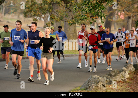 Läufer laufen im Royal Victoria Marathon Victoria British Columbia Kanada Stockfoto