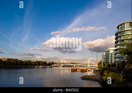 Albion Riverside Entwicklung mit Blick auf die Themse Fluß Battersea SW11 London Vereinigtes Königreich Stockfoto